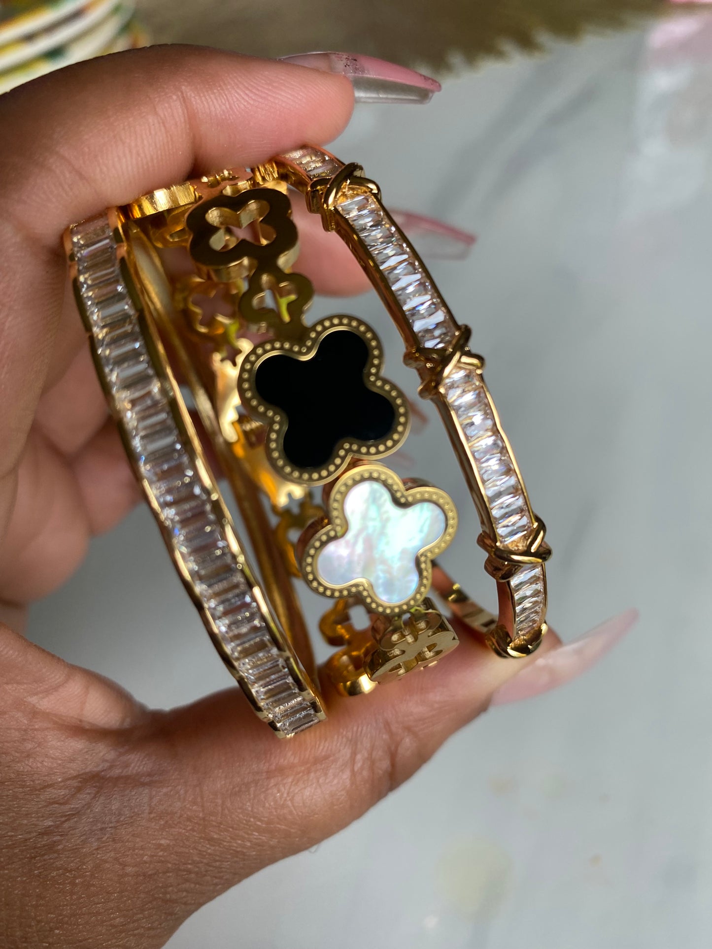 Bold clover stack