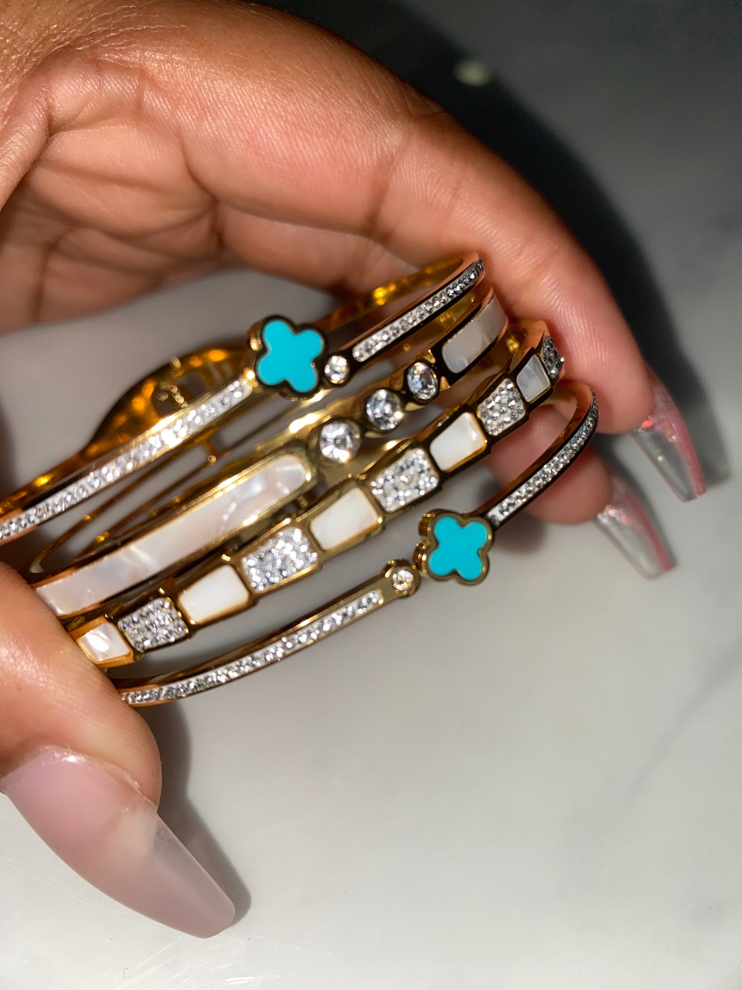 Aqua girl stack