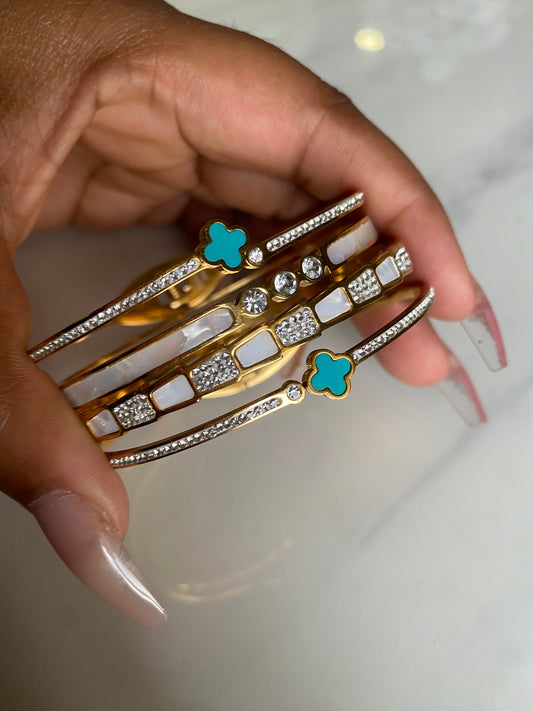 Aqua girl stack